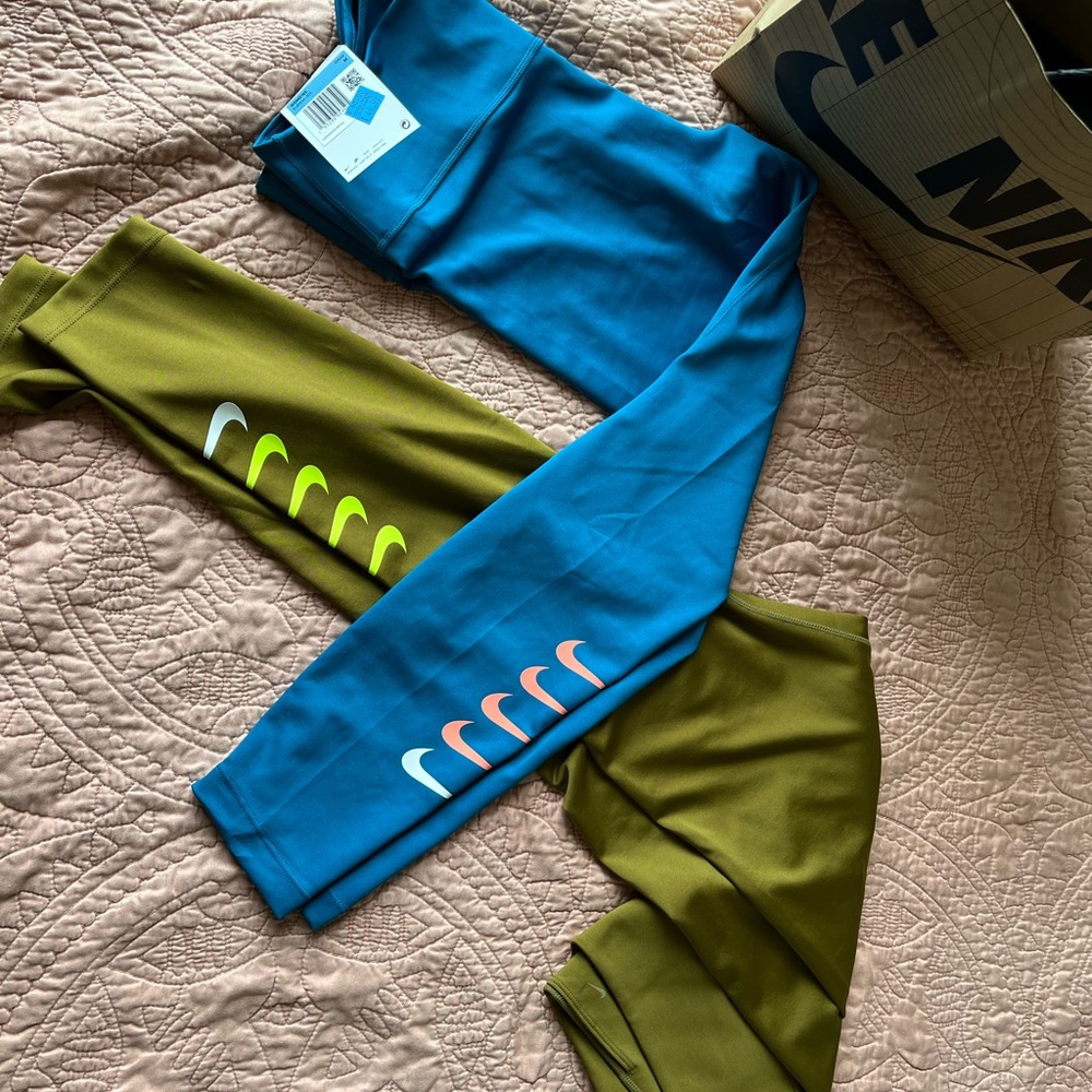 Nike Mid-Rise Leggings